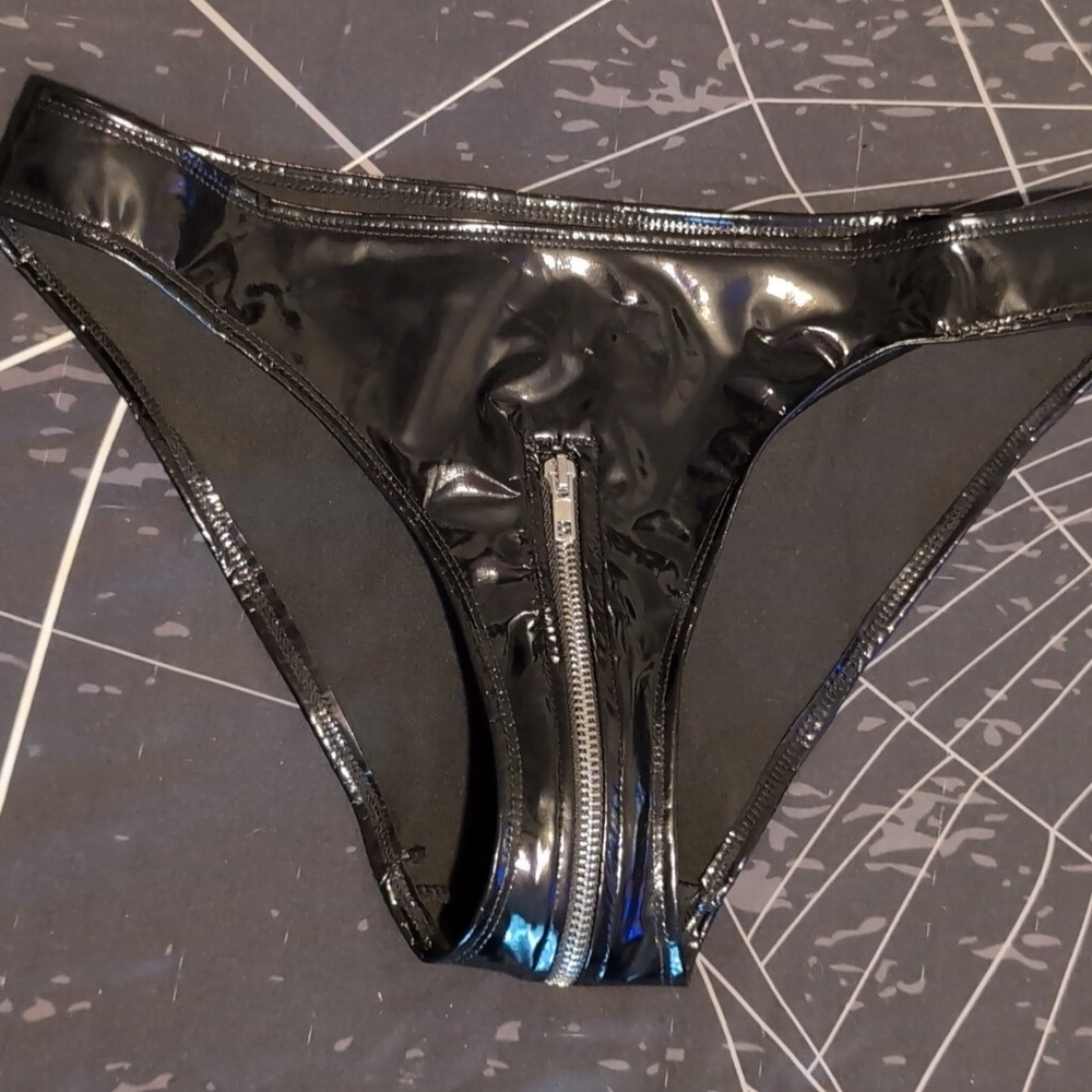 ROMWE Black Shiny Zipper Detail Panties